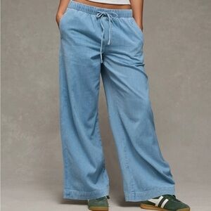 American Eagle AE Cozy Dreamy Drape Low-Rise Ultra Wide-Leg Jean - XS